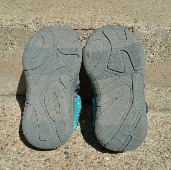 💥💥3 for $10💥Boys OshKosh B'gosh sandals - Picture 11 of 12